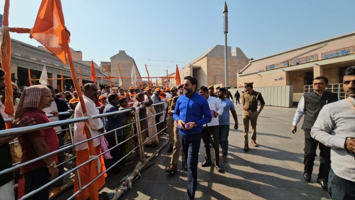 Officials became helpful in Shri Kashi Vishwanath Dham