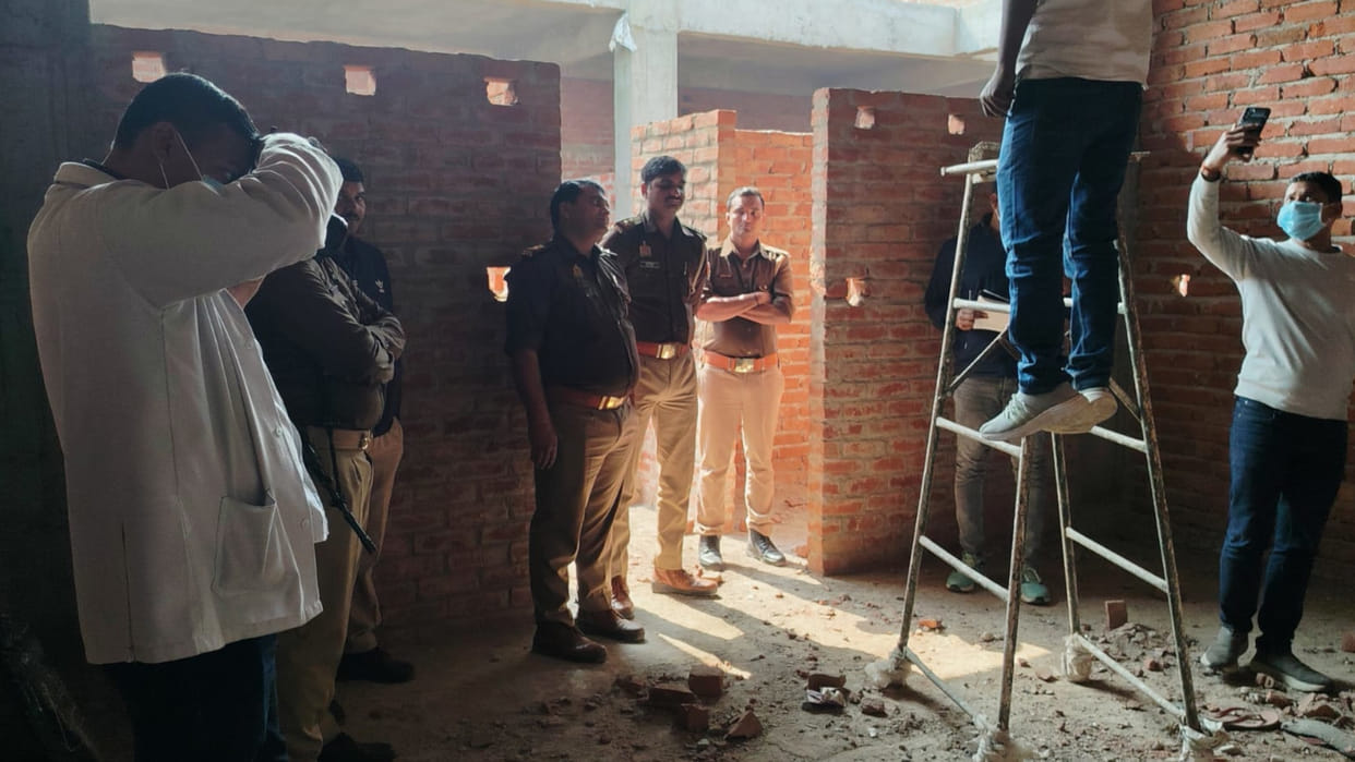 Laborer commits suicide in newly constructed hospital building in Sahjanwa, Gorakhpur