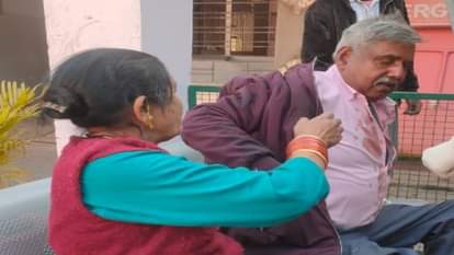 Saharanpur: गोली की रफ्तार से पेड़ से टकराई बस, नौ घायल, मची चीख-पुकार... चलती बस से कूदकर भागा ड्राइवर Saharanpur: Bus collides with tree at bullet speed, nine injured, driver ran away