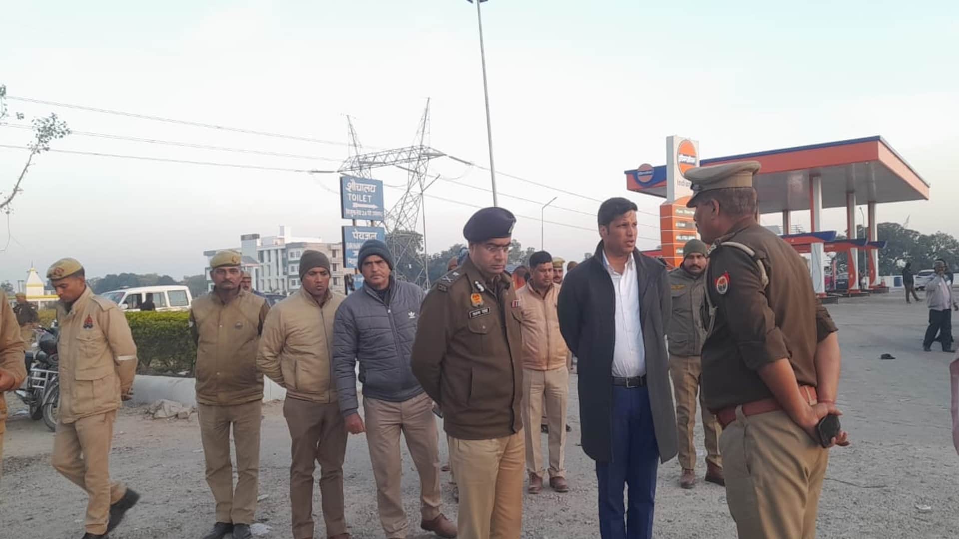 Prayagraj Accident: Death of ten people in a road accident created chaos, screams were heard everywhere