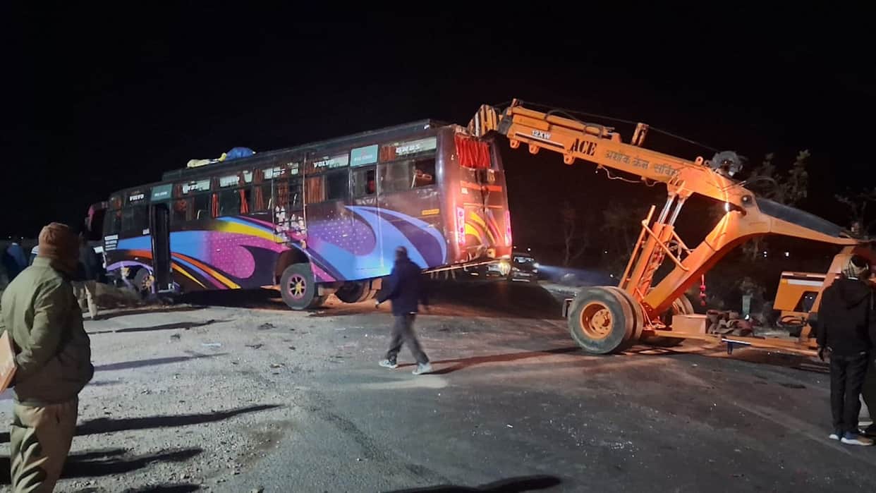 Prayagraj Accident: Death of ten people in a road accident created chaos, screams were heard everywhere