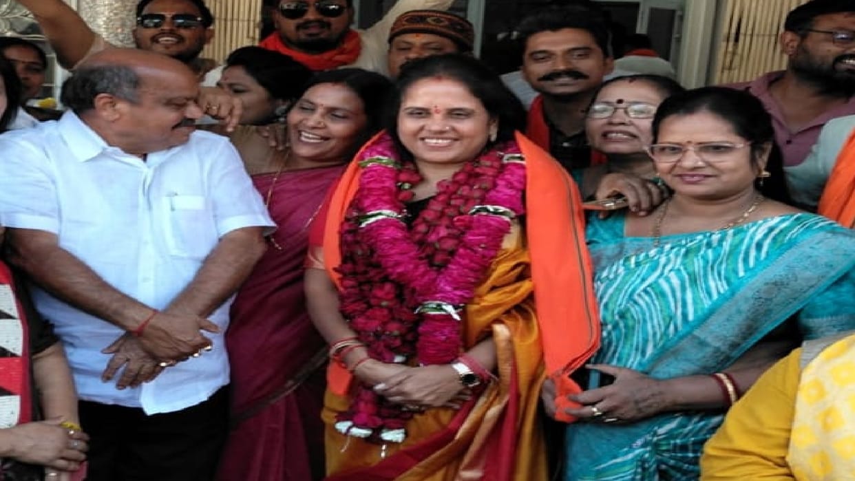 CG Nikay Chunav BJP captured all the municipal corporations Minal Chaubey created history from Raipur
