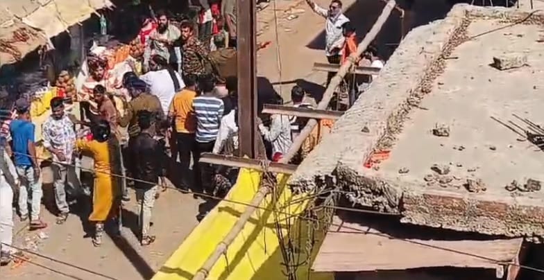 Shopkeepers beat up pilgrims in Chitrakoot there was a dispute over taking prasad