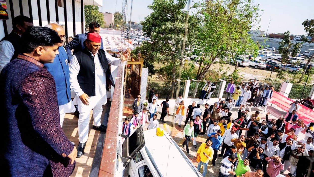 Akhilesh yadav said in varanasi Indians going abroad search of jobs not handcuffed