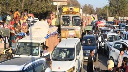 MahaKumbh: मेले में आज से दो दिनों के लिए नो व्हीकल जोन, बाहर से आने वाले वाहनों के लिए ये रहेगी व्यवस्था MahaKumbh 2025 No vehicle zone for two days from today in fair See photos of Heavy traffic jam in Prayagraj