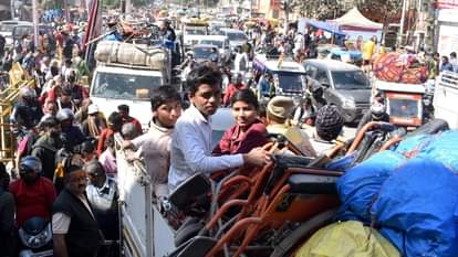 MahaKumbh: मेले में आज से दो दिनों के लिए नो व्हीकल जोन, बाहर से आने वाले वाहनों के लिए ये रहेगी व्यवस्था MahaKumbh 2025 No vehicle zone for two days from today in fair See photos of Heavy traffic jam in Prayagraj