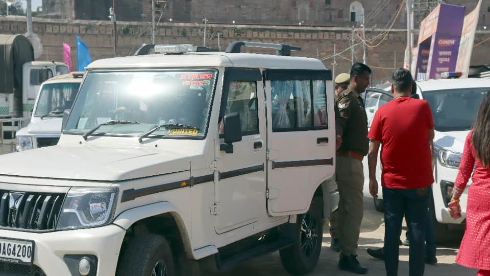MahaKumbh 2025 bikes of devotees are banned relatives are being transported to fair in vehicles of officers