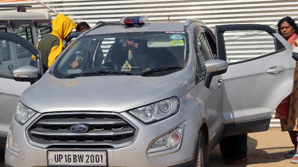 MahaKumbh 2025 bikes of devotees are banned relatives are being transported to fair in vehicles of officers