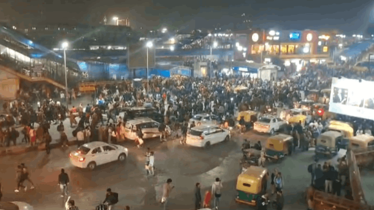 New Delhi station stampede on platform 13-14