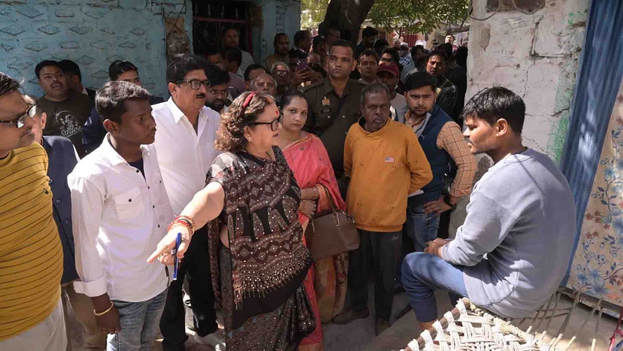 Illegal colony built in Shyamnagar, electricity being stolen, people complain to mayor