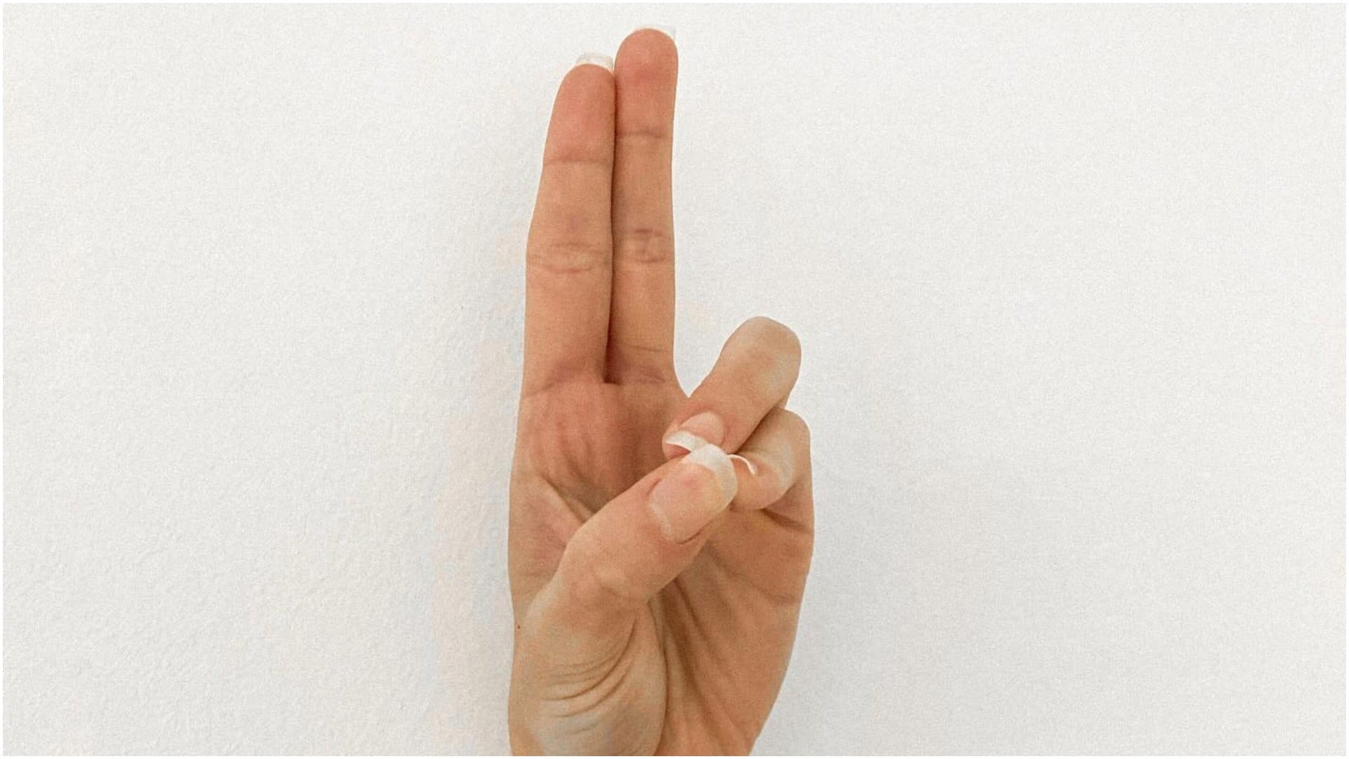 Yoga poses exercises for pain relief in fingers and increase mobility yogasana ungliyon ke dard ke liye