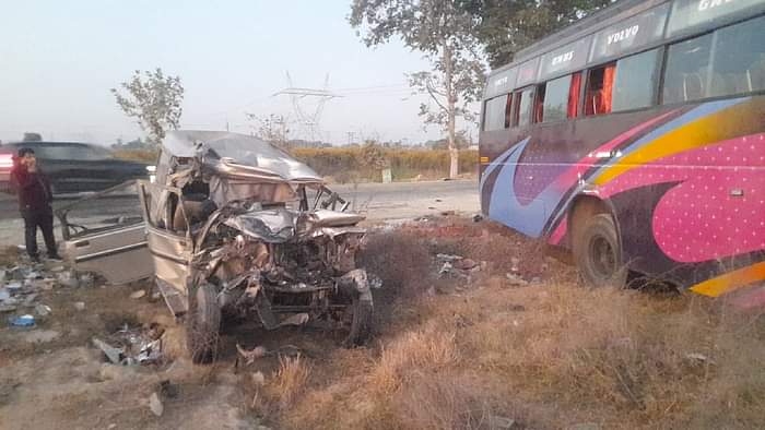 Prayagraj Road Accident Bolero and bus collided many devotees dead see photos