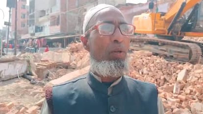 Temples demolished along with 150-year-old mosque built on highway administration demolished it with bulldozer