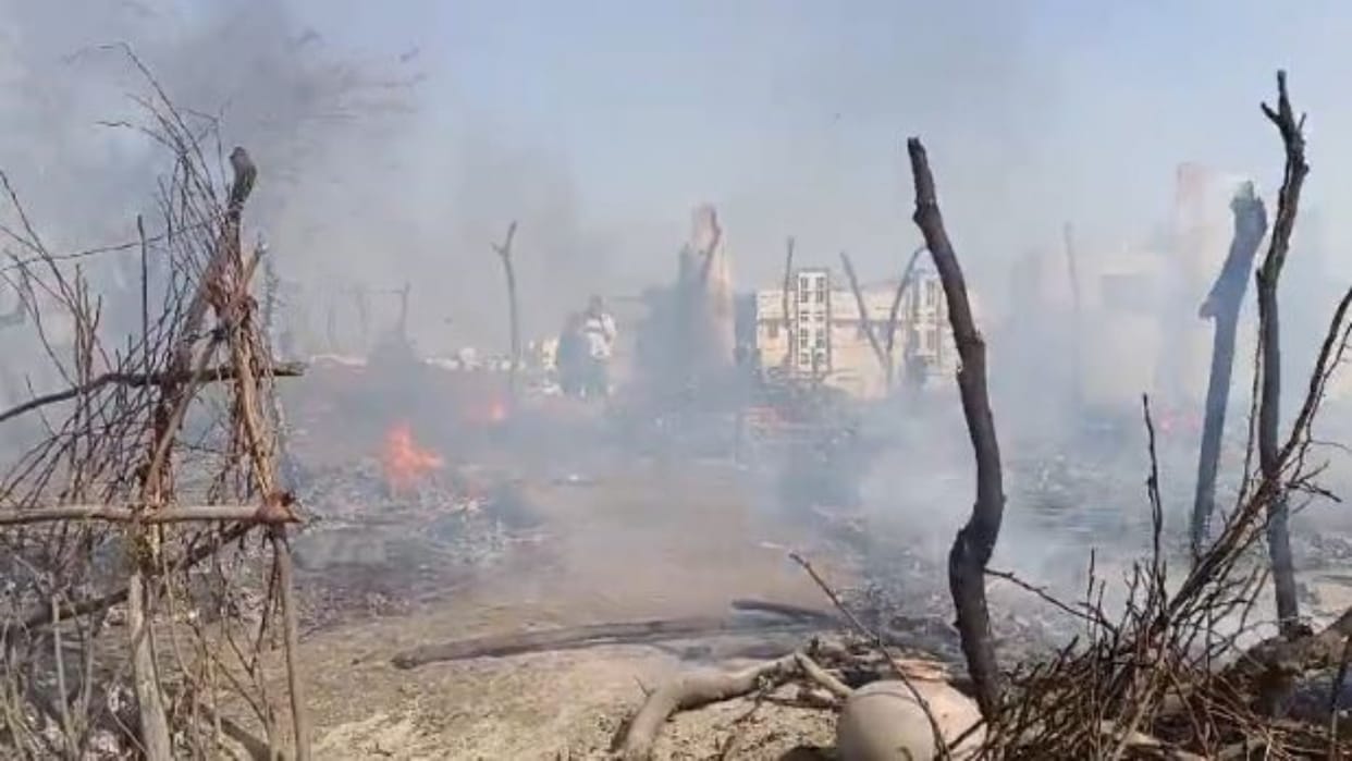 Sardarshahar: A dozen huts of laborers destroyed in massive fire, sought help from administration