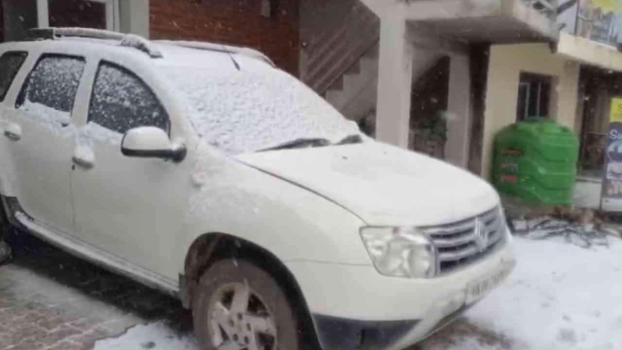 Snowfall in Chakrata Yamunotri Auli Uttarakhand Weather News Update Watch Photos