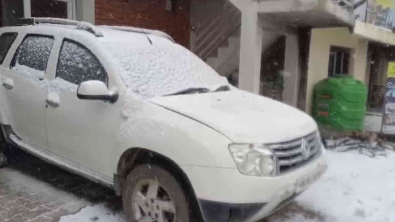 Snowfall in Chakrata Yamunotri Auli Uttarakhand Weather News Update Watch Photos