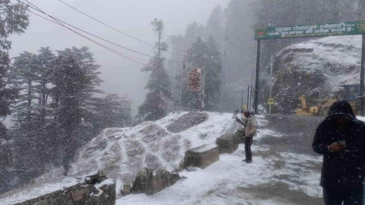 Snowfall in Chakrata Yamunotri Auli Uttarakhand Weather News Update Watch Photos