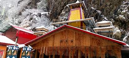 Snowfall in Chakrata Yamunotri Auli Uttarakhand Weather News Update Watch Photos