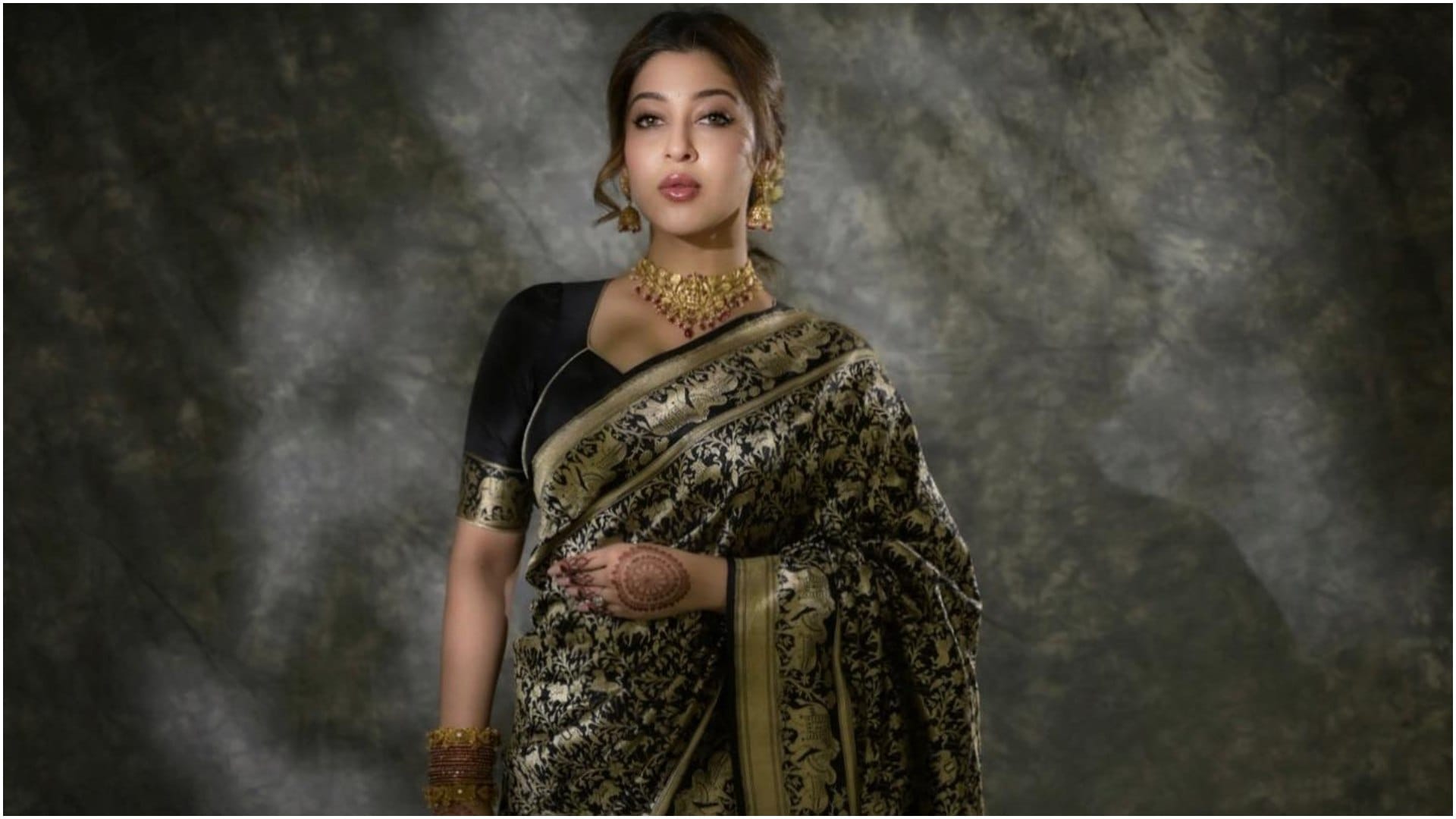 Mahashivratri 2025 Special outfit ideas to Get Ready Like Television Mata Parvati Fame Sonarika Bhadoria