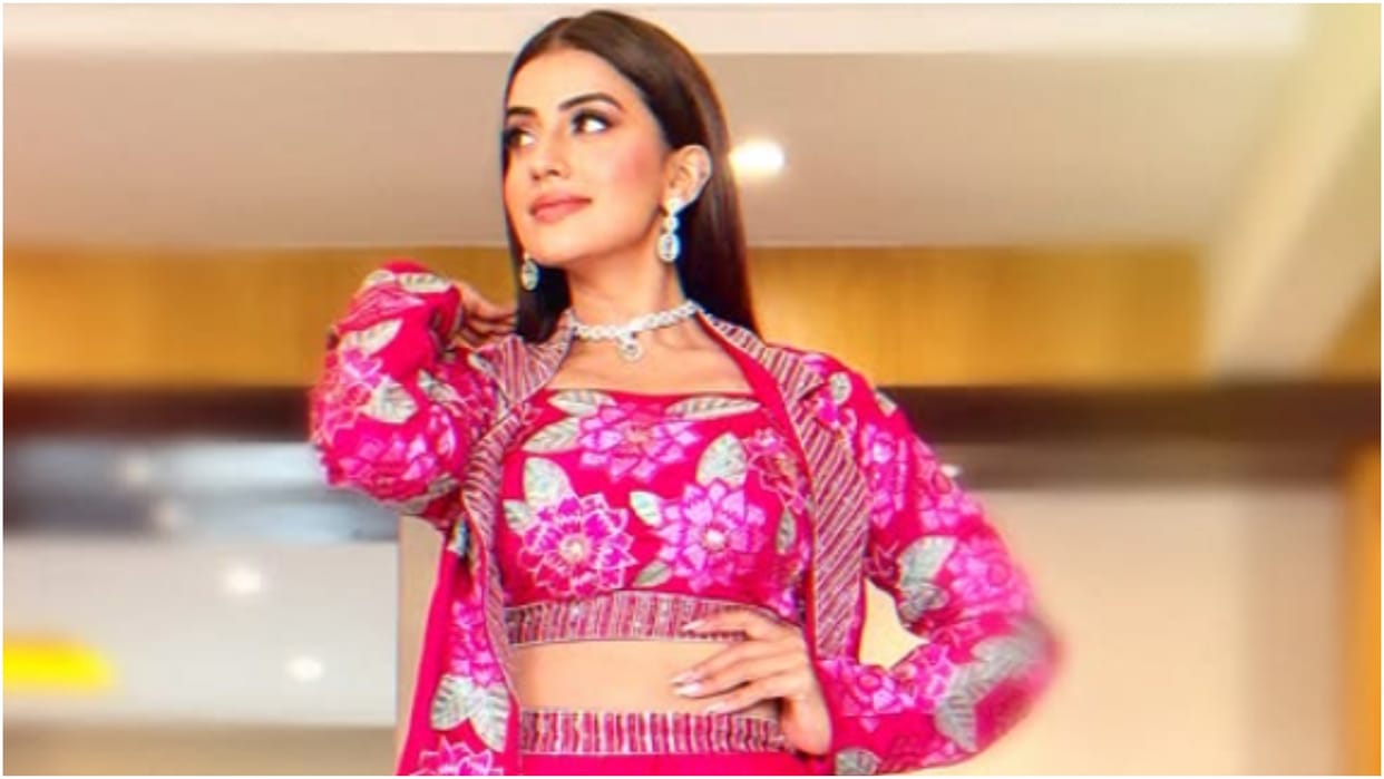 Bhojpuri actress Akshara singh shares cryptic post on gender discrimination says Kuch To Log Kahenge