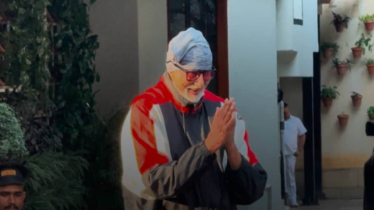 Amitabh Bachchan greets fans outside house Jalsa in mumbai for sunday darshan pics videos goes viral