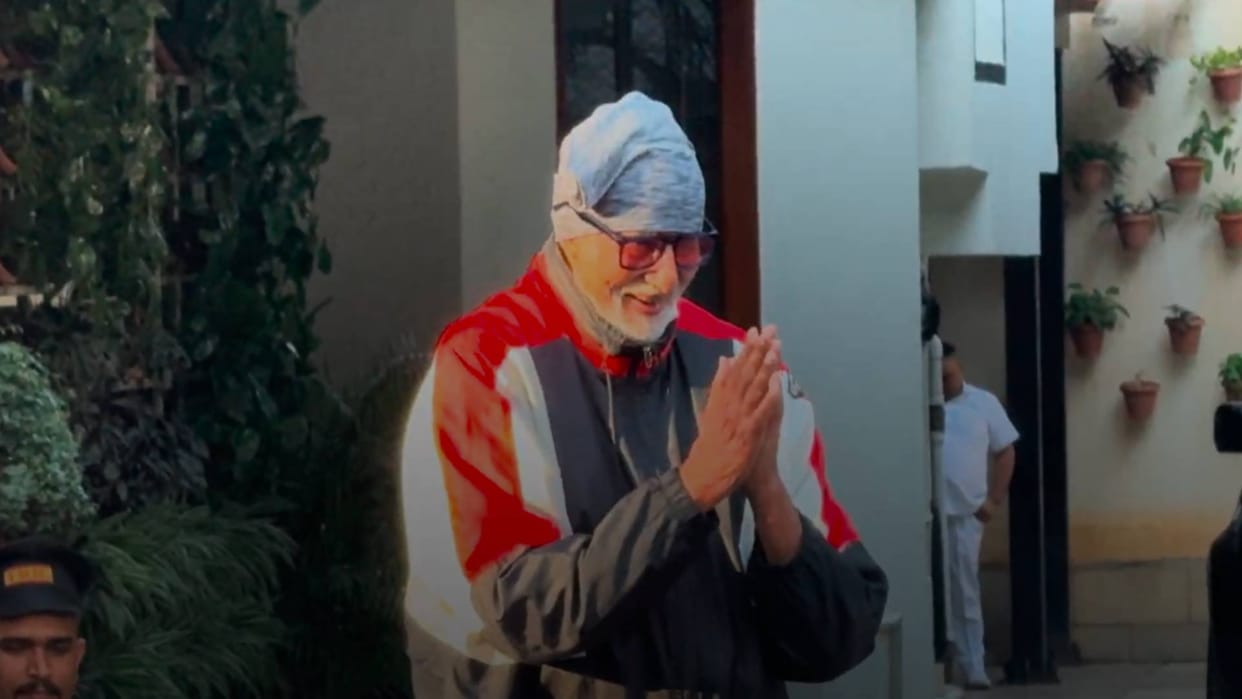 Amitabh Bachchan greets fans outside house Jalsa in mumbai for sunday darshan pics videos goes viral
