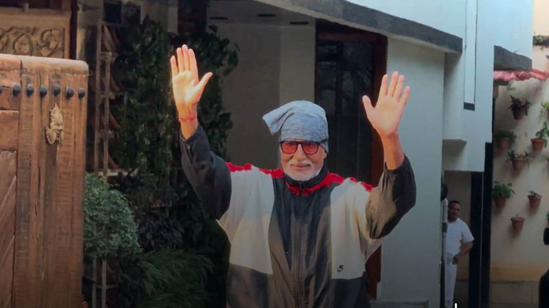 Amitabh Bachchan greets fans outside house Jalsa in mumbai for sunday darshan pics videos goes viral