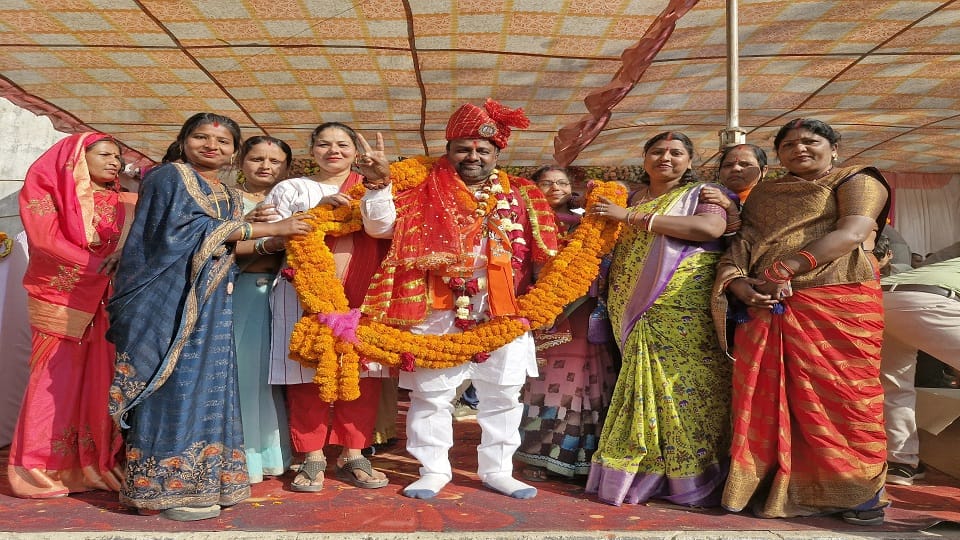 12 BJP councillors achieved a historic victory Raman Aggarwal wins as president in Balrampur Ramanujganj