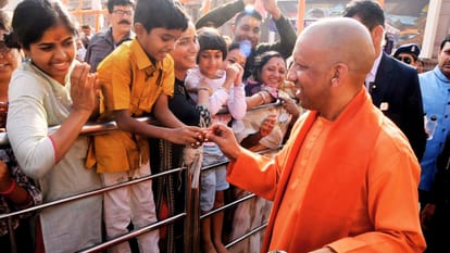 kashi tamil sangamam 2025 CM Yogi compared PM narendra Modi with Shankaracharya in varanasi