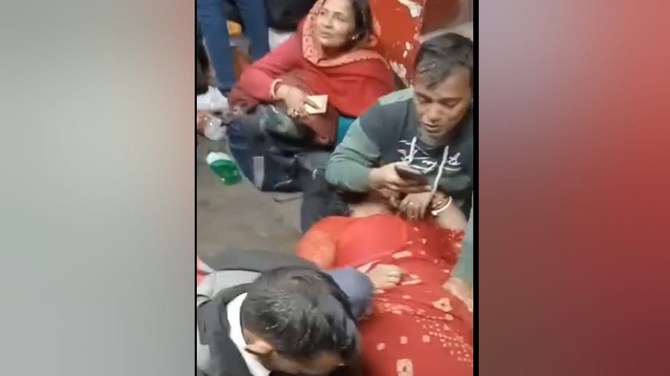 Delhi Railway Station Stampede Pain and tears at station Somebody is not able to find their daughter or wife