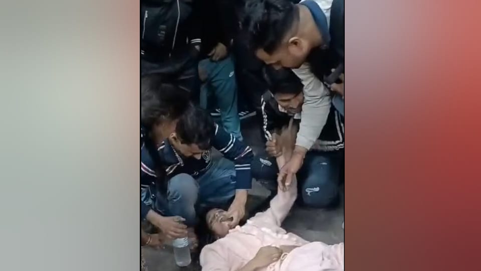 Delhi Railway Station Stampede Pain and tears at station Somebody is not able to find their daughter or wife