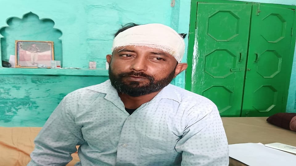 Criminals attacked bank friend left him bleeding and robbed him of Rs 4 lakh