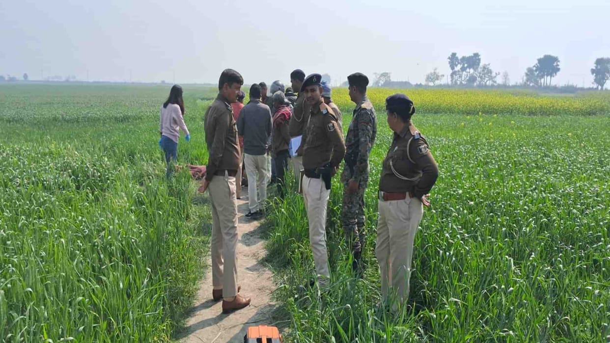 Bihar News: Body of a teenager who had gone out to defecate was found in the field, murder suspected