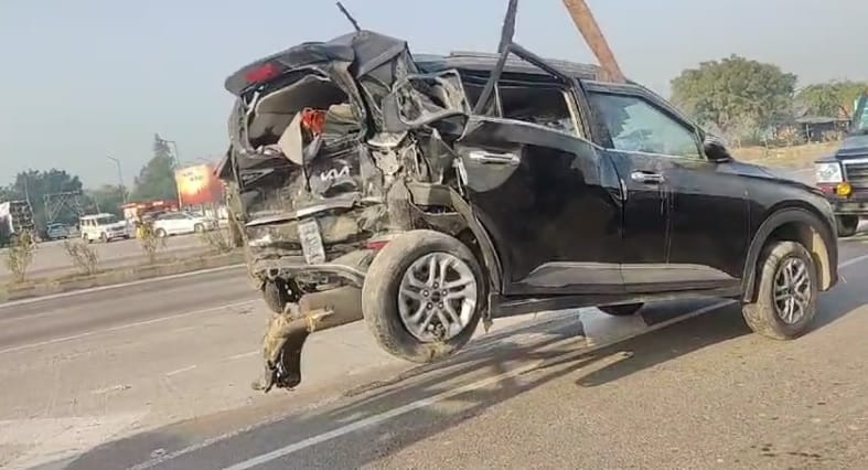 Fatehpur Road Accident Fortuner collides with parked Kia aunt and nephew killed and eight injured