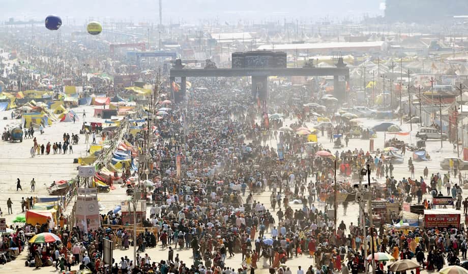 Infinite faith of faith gathered on the banks of Sangam, the procession of devotees is not stopping