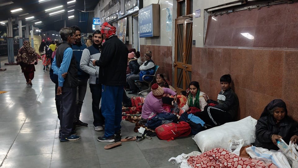 Huge crowd at Moradabad railway station, jostling in trains, vigilance increased after Delhi accident