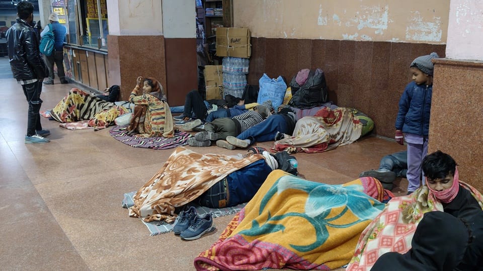 Huge crowd at Moradabad railway station, jostling in trains, vigilance increased after Delhi accident