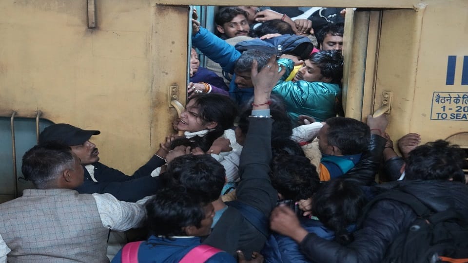 New Delhi stampede officials statement not match time of accident is not same in two RPF reports