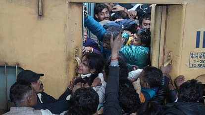 New Delhi Railway Station Stampede Crowd kept trampling barely survived eyewitness told story of station