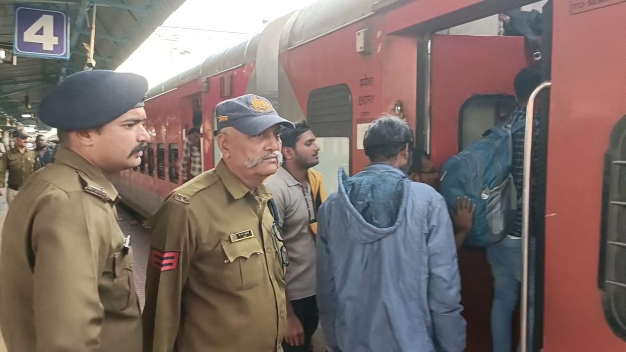 Railways is making special security arrangements for devotees going to Maha Kumbh