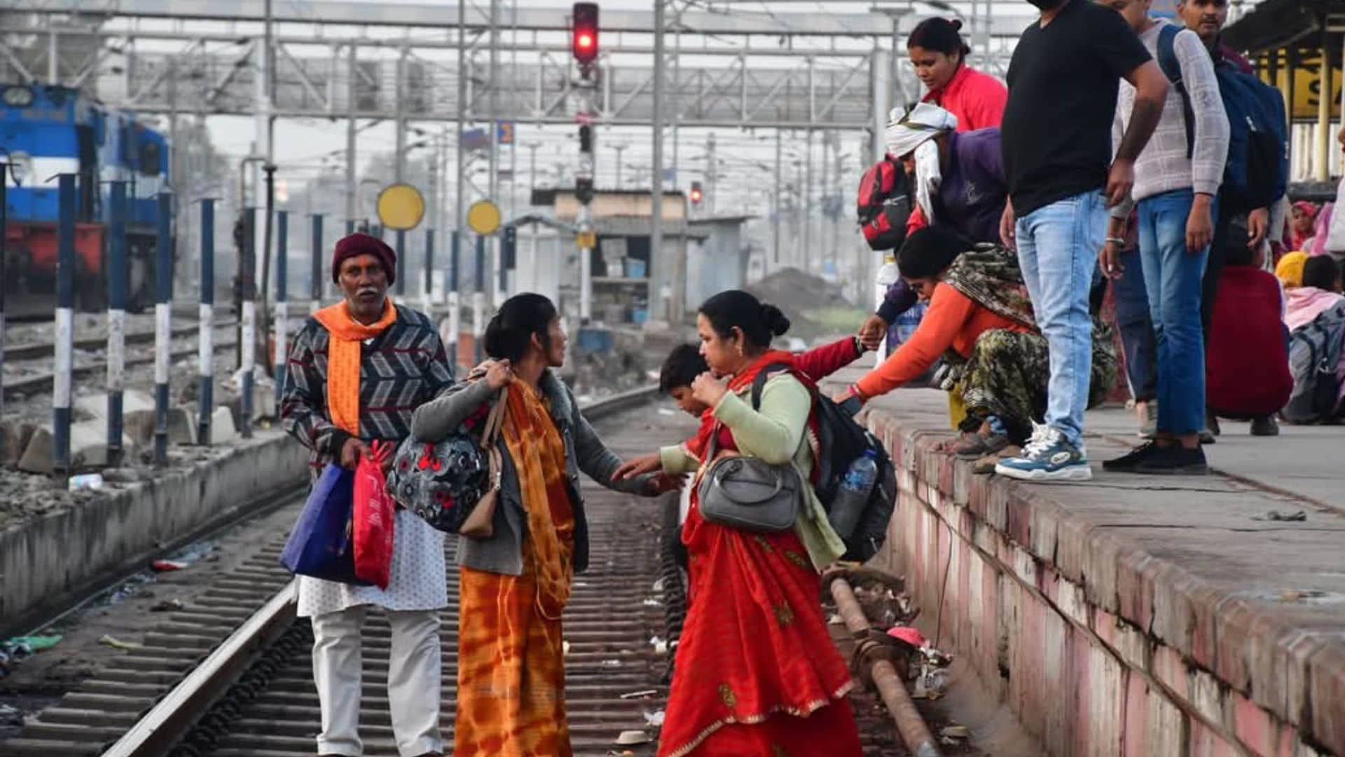 Mahakumbh 2025: Crowd increased at Satna station after stampede in Delhi