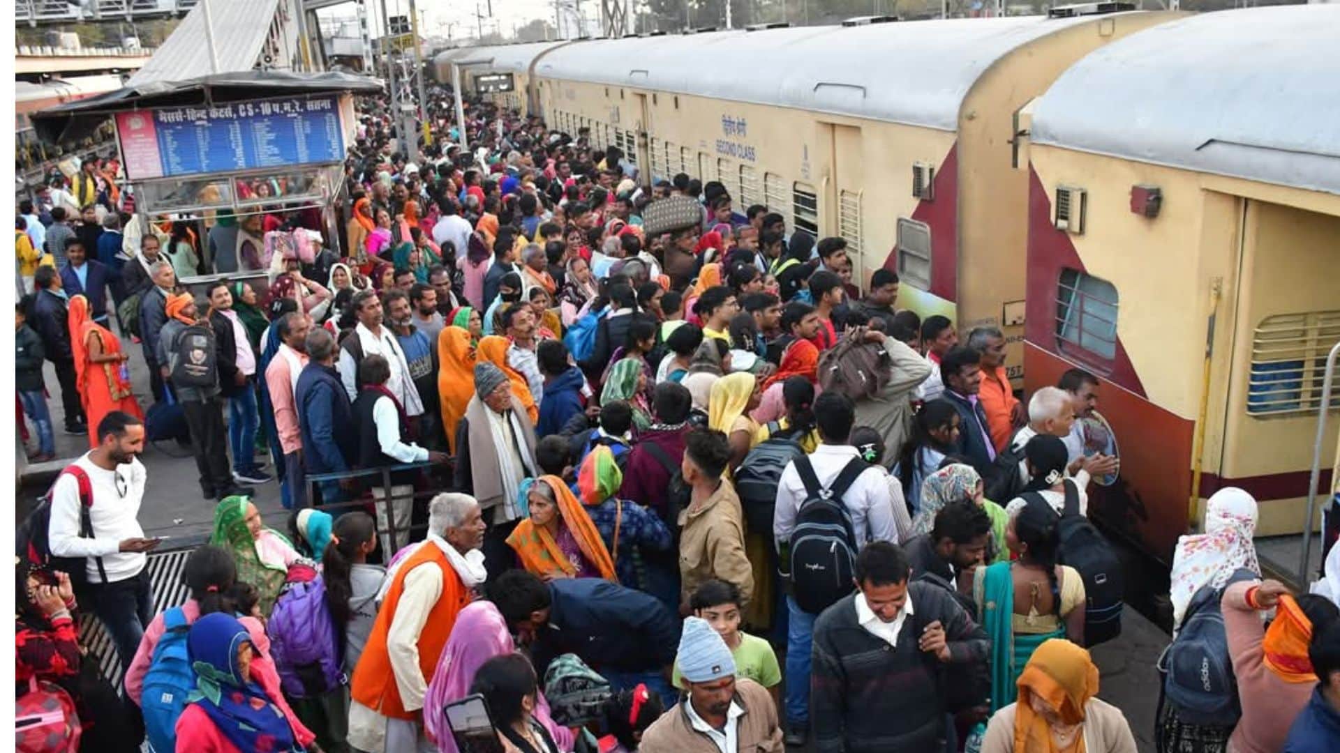 सतना स्टेशन पर भीड़