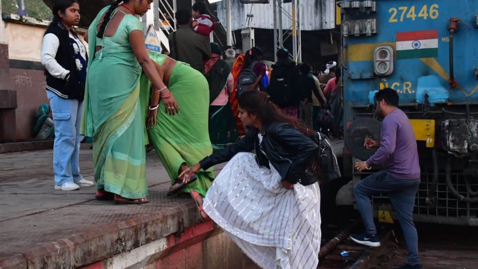 Mahakumbh 2025: Crowd increased at Satna station after stampede in Delhi