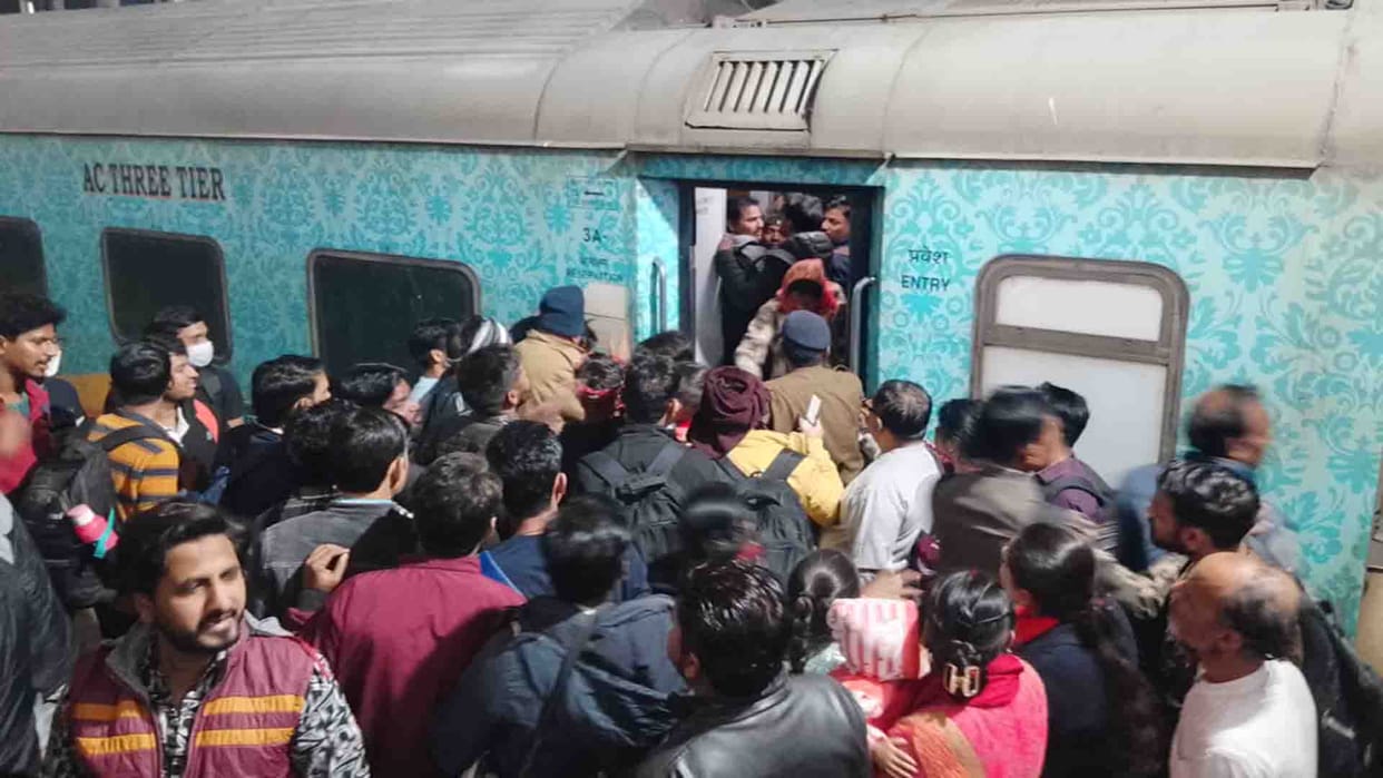 Kanpur: In view of the crowd of devotees in Prayagraj, many trains have been diverted