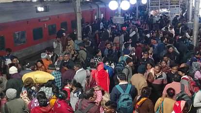 Kanpur: Mela special train's platform suddenly changed, chaos ensued at the station