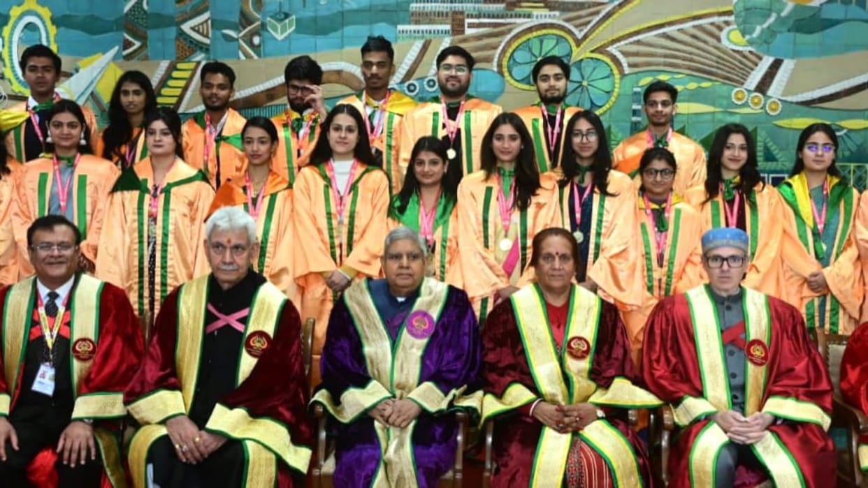 J&K: Daughters won in the convocation ceremony of Shri Mata Vaishno Devi University, 17 gold medals in their n