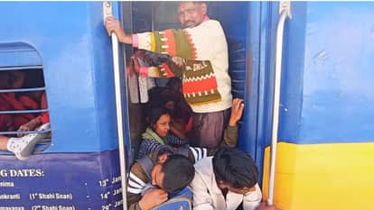 Traffic in up 40 MahaKumbh special trains passed in seven hours GRP-RPF remained alert