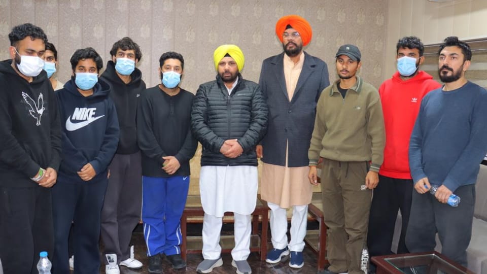 US deport 116 Illegal Immigrants Indian American plane landed in Amritsar