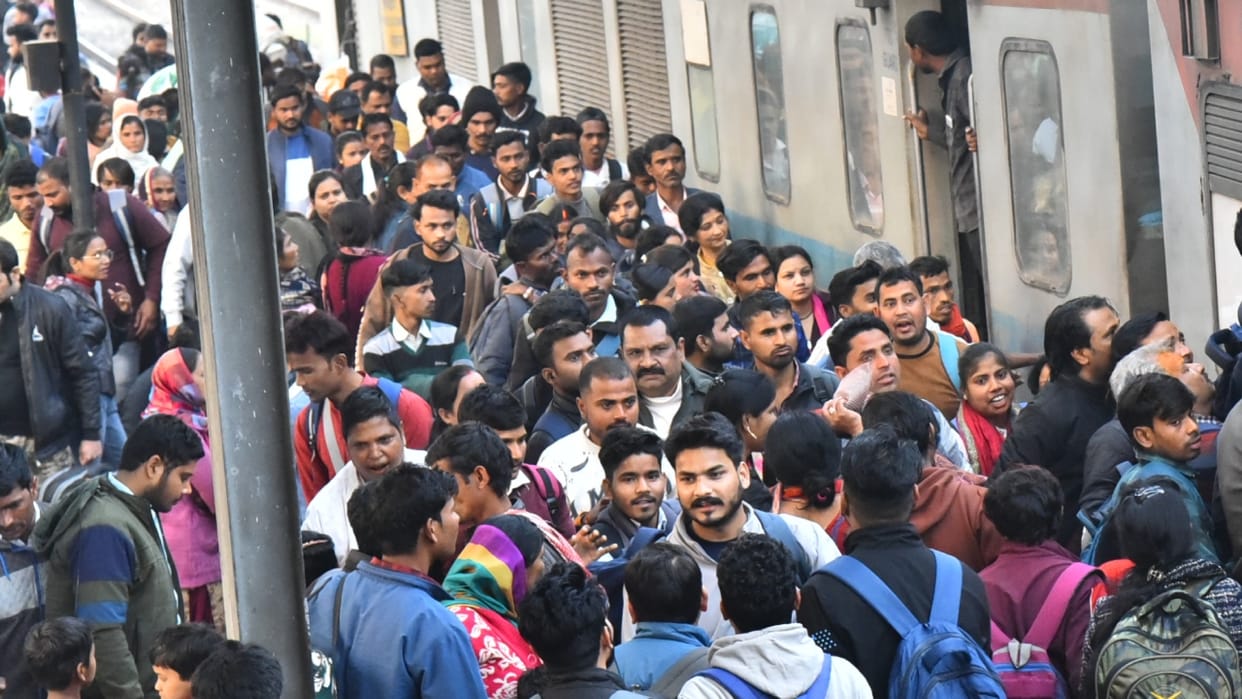 A family boarded the Rajdhani Express without ticket in Bareilly; violence broke out when protest was made