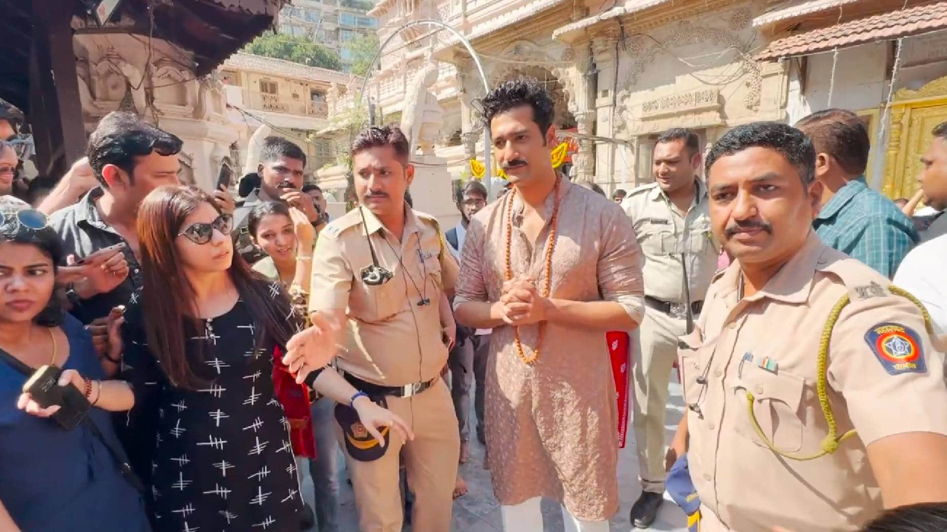 Vicky Kaushal visits Babulnath Temple In Mumbai took blessing Offers Prayers for chhaava Box Office Success
